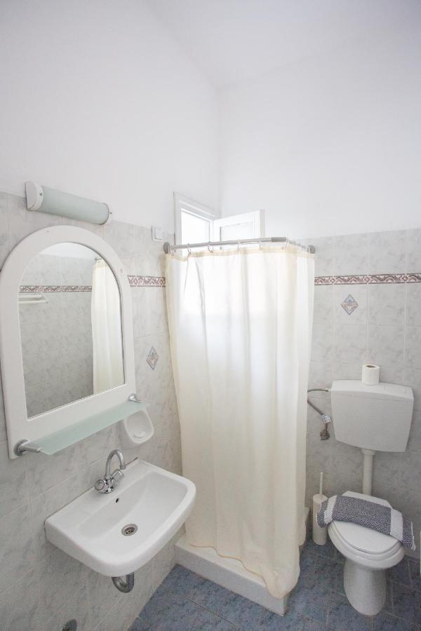 Louiza Hotel Парікія Екстер'єр фото