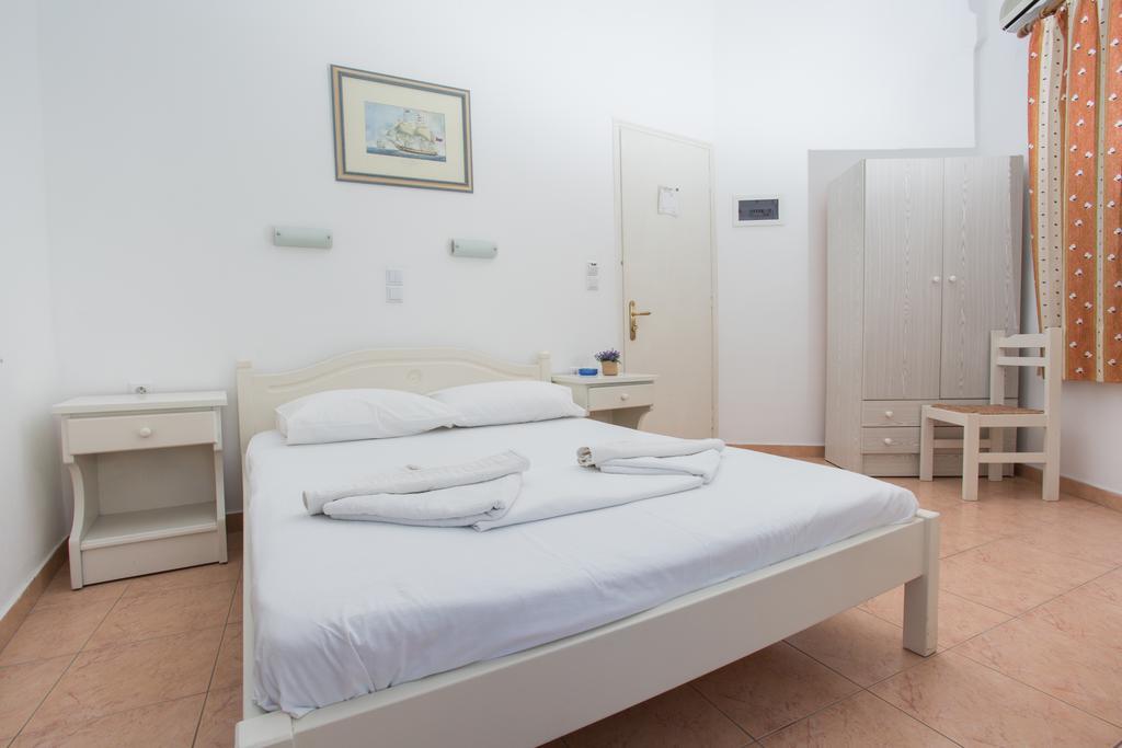 Louiza Hotel Парікія Екстер'єр фото